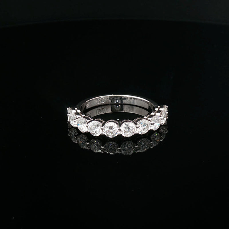 Paula – Round Claw Set Diamond Band