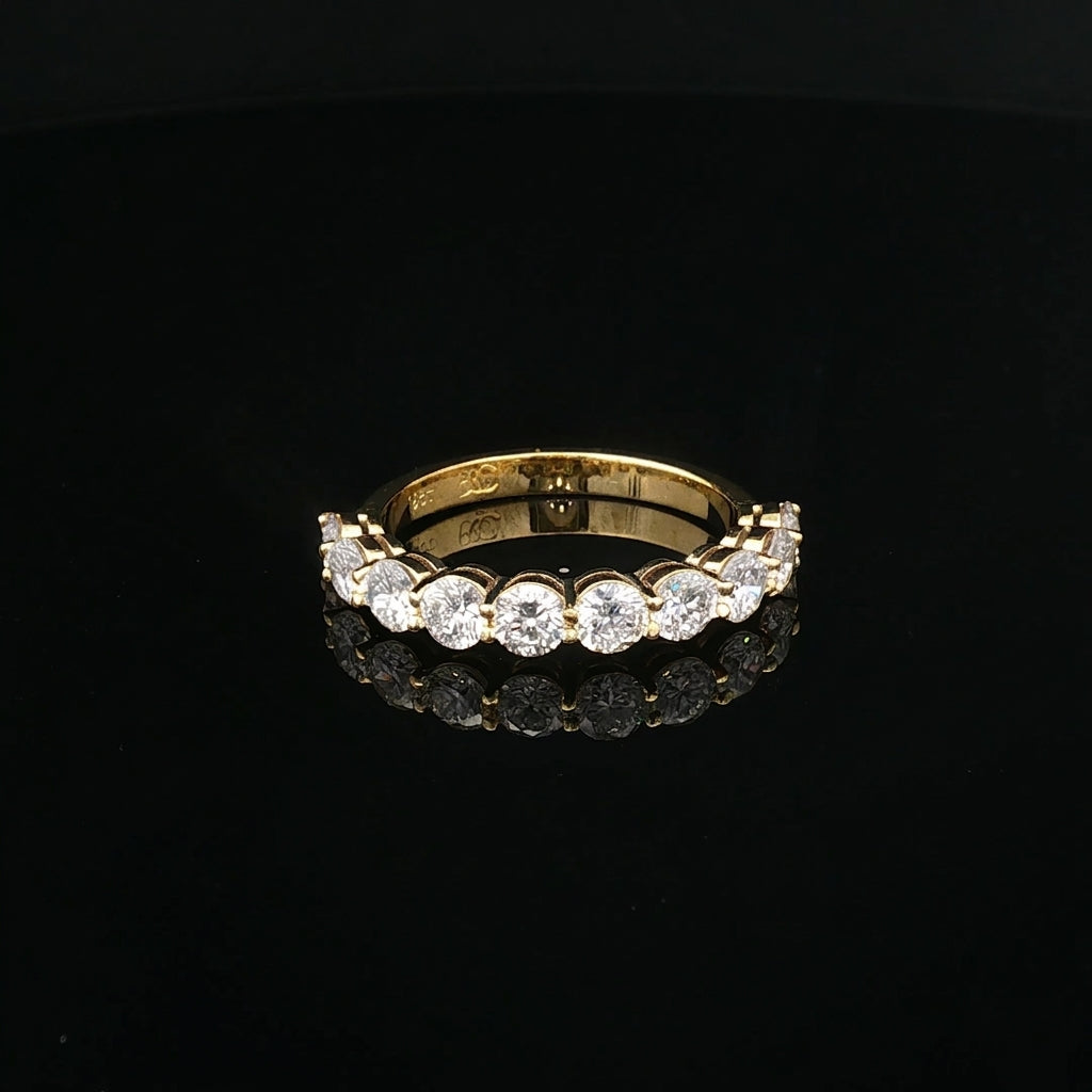 Paula – Round Claw Set Diamond Band