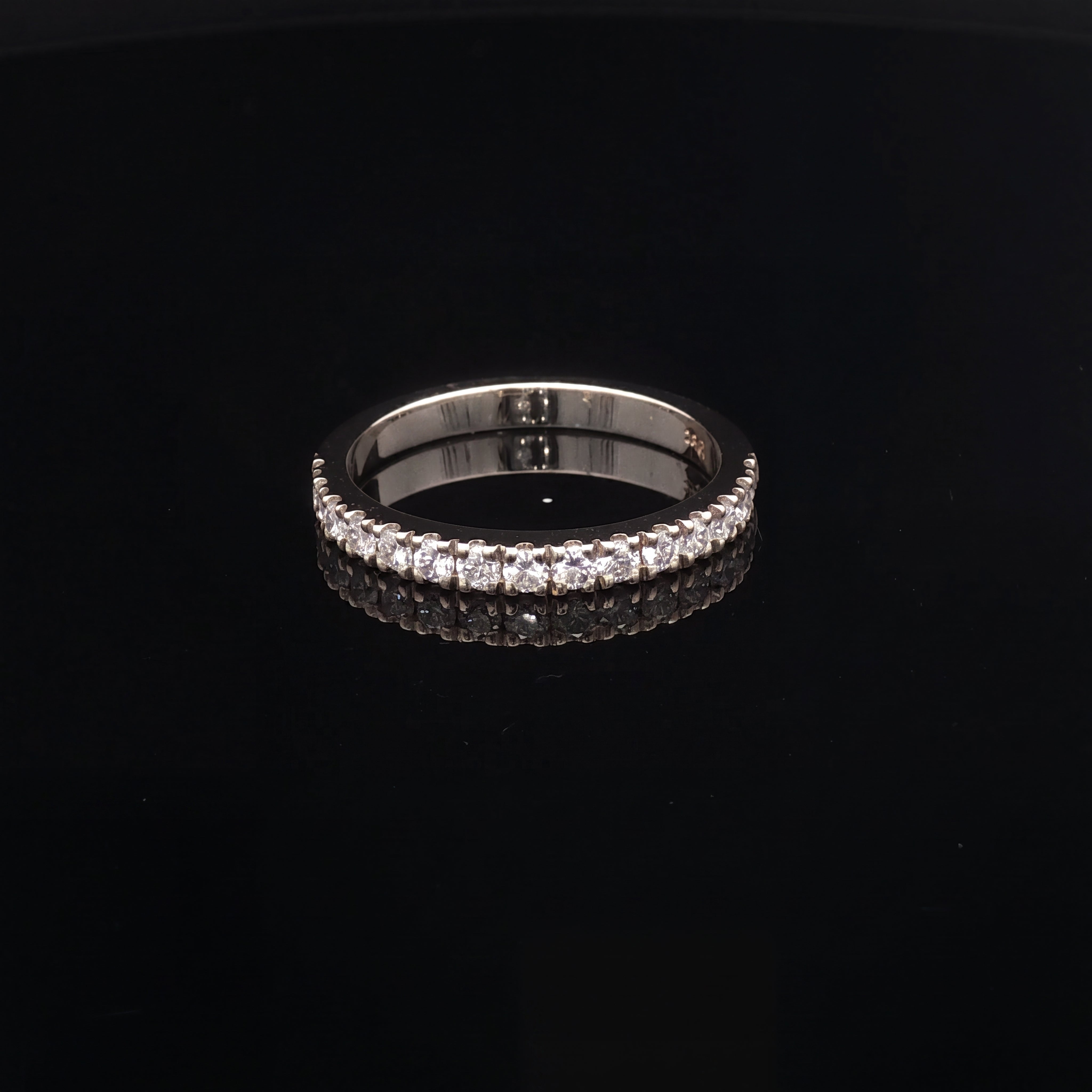 Lucy - Round Diamond Band