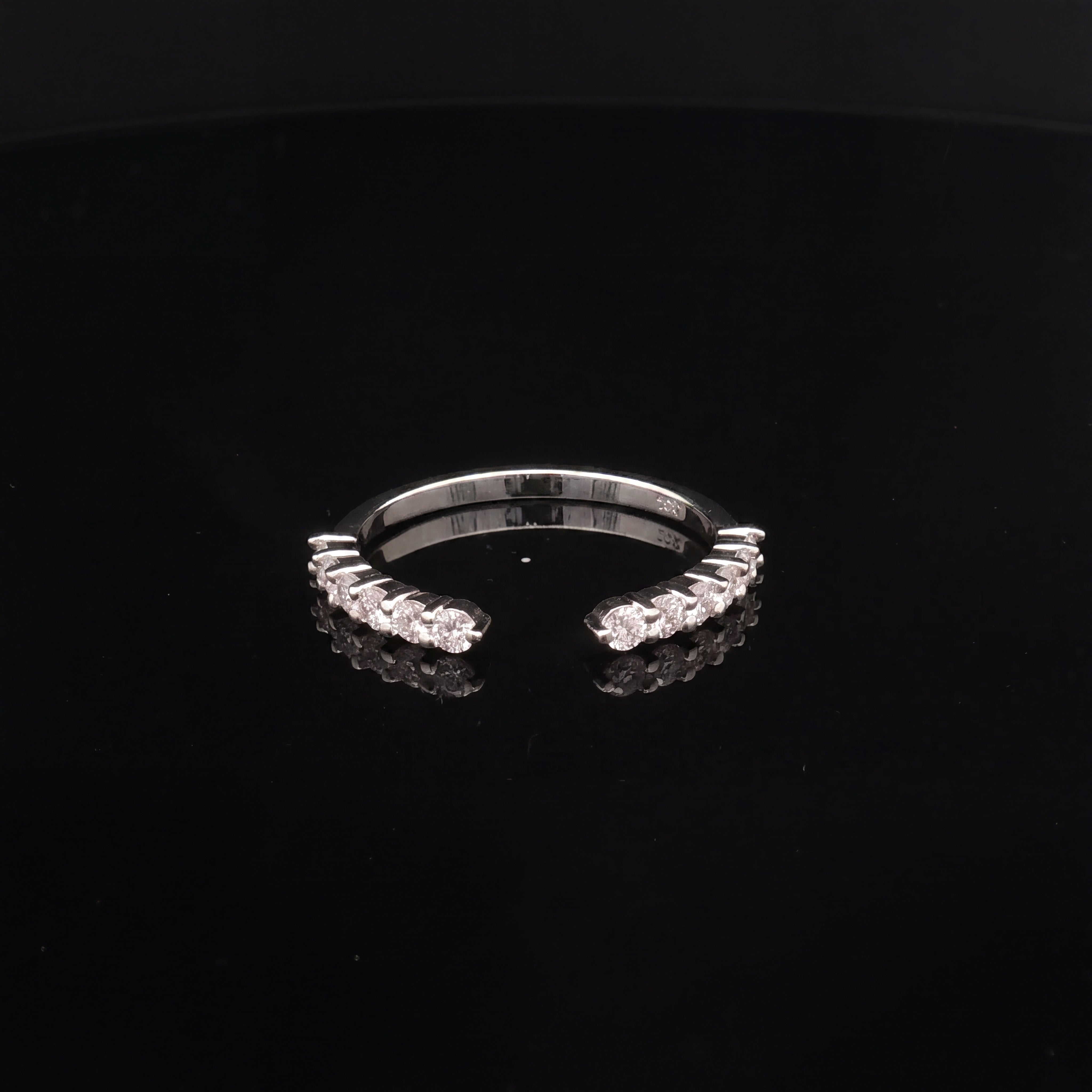 Julia - Round Brilliant-Cut Diamond Open Gap Ring