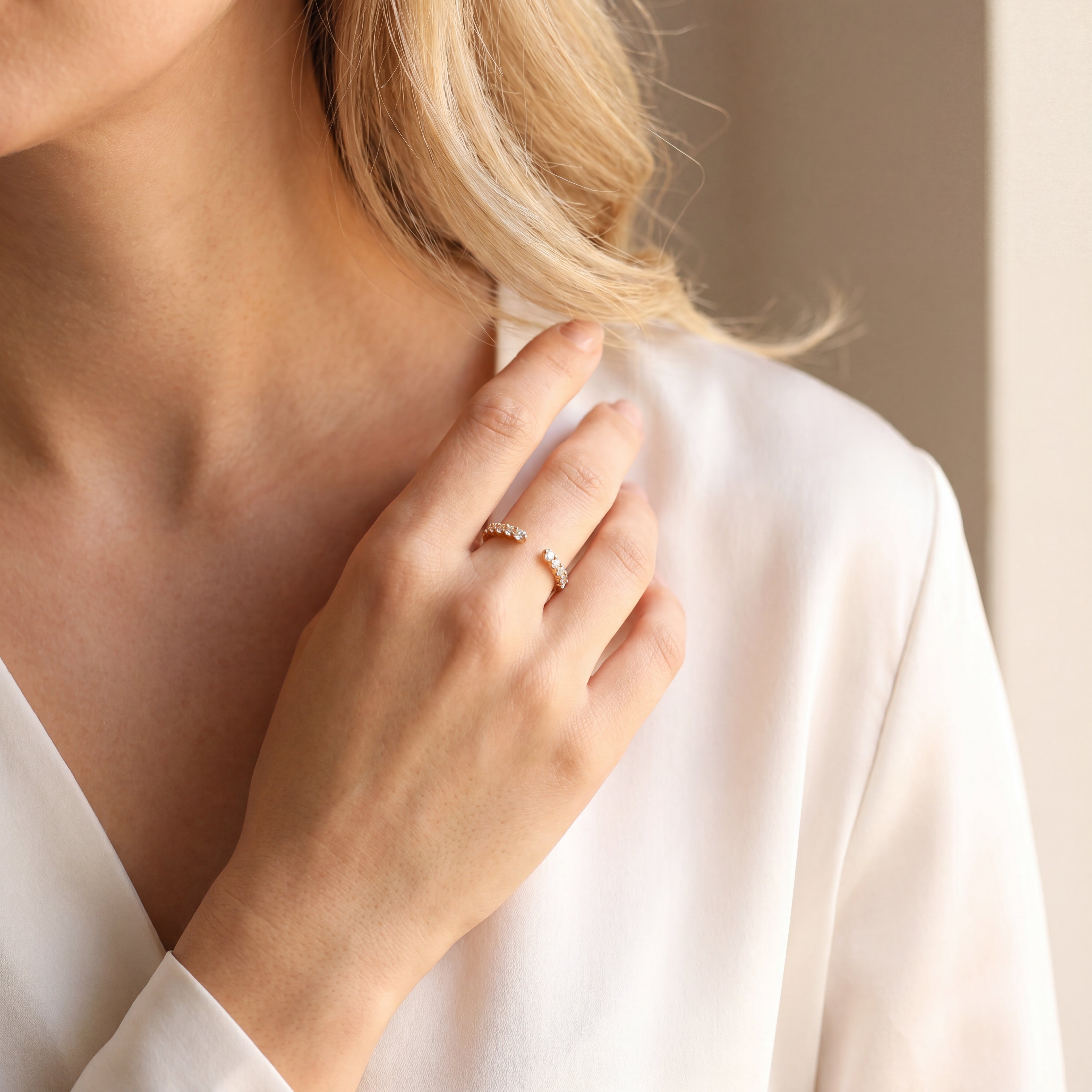 Julia - Round Brilliant-Cut Diamond Open Gap Ring
