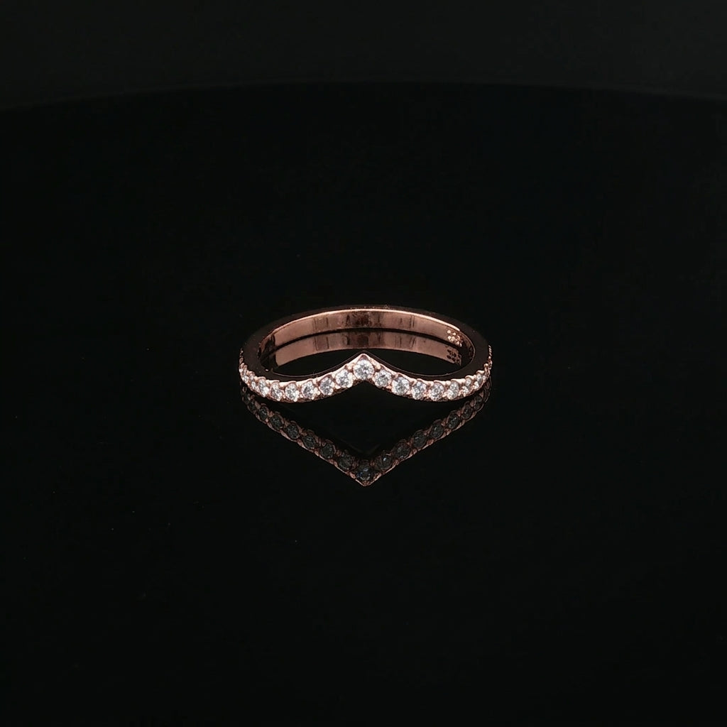 Orla - Round Diamond V Shape Band