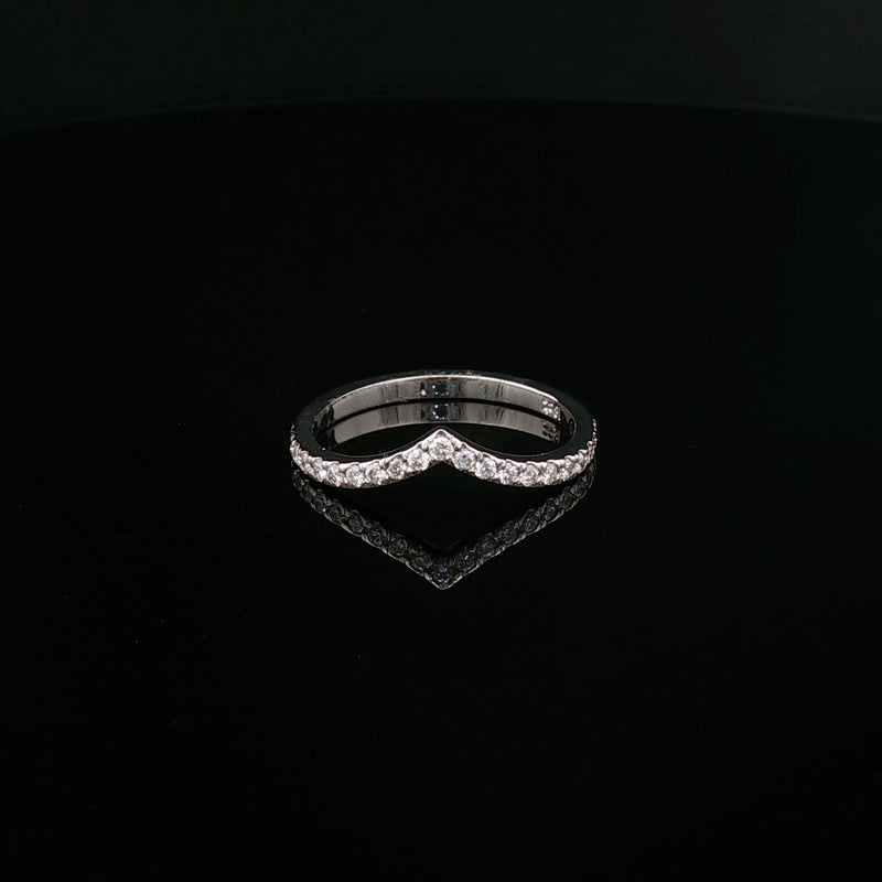 Orla - Round Diamond V Shape Band