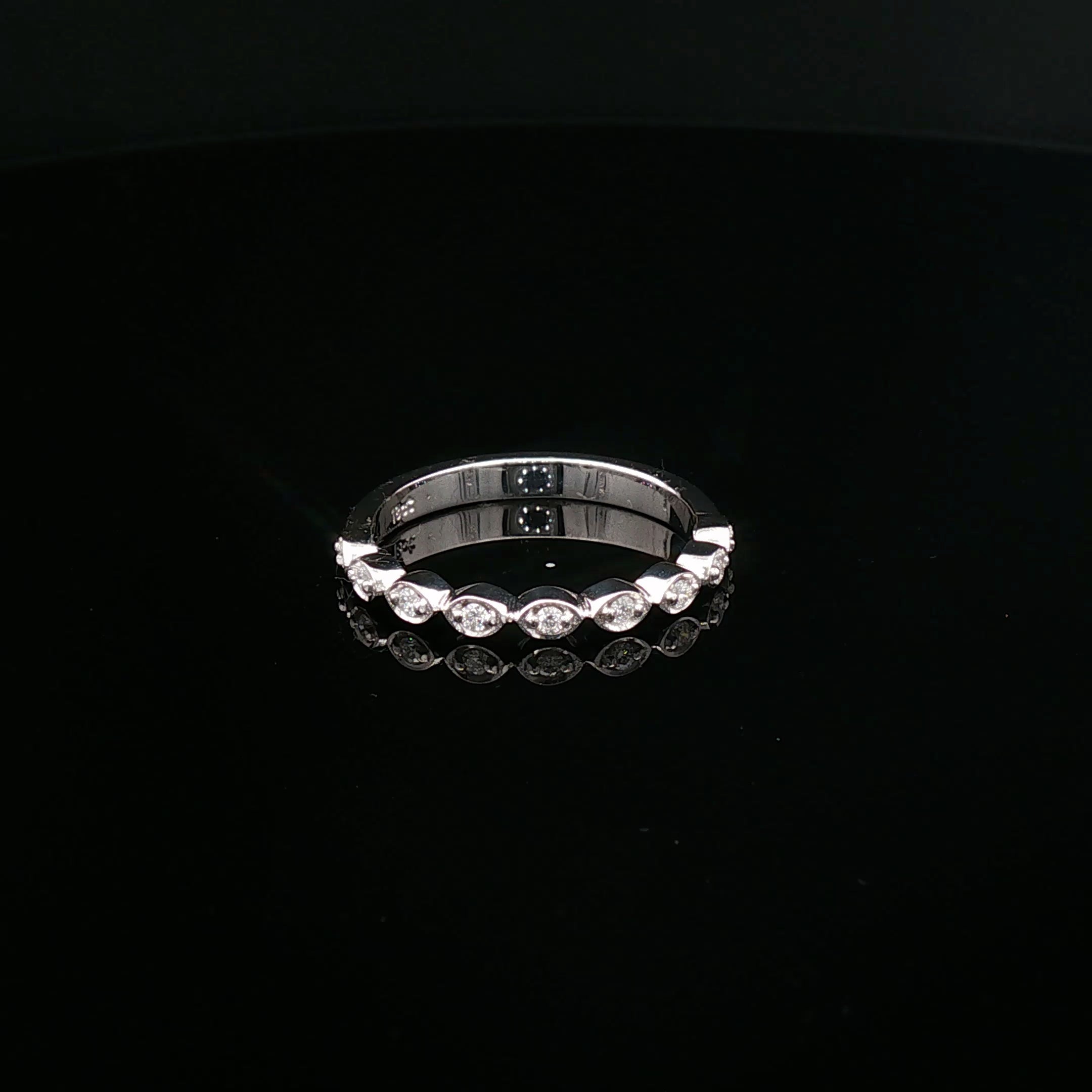 Peyton - Scalloped Diamond Stackable Ring