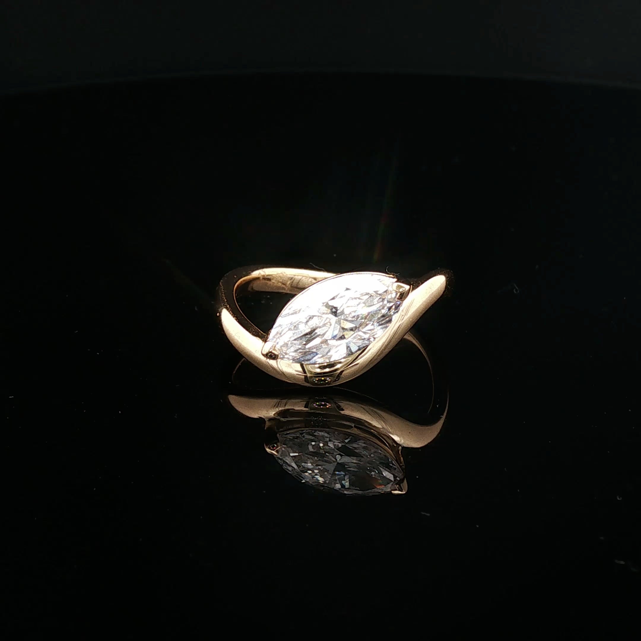 Alba - Marquise Diamond Swirl Pendant in Yellow Gold