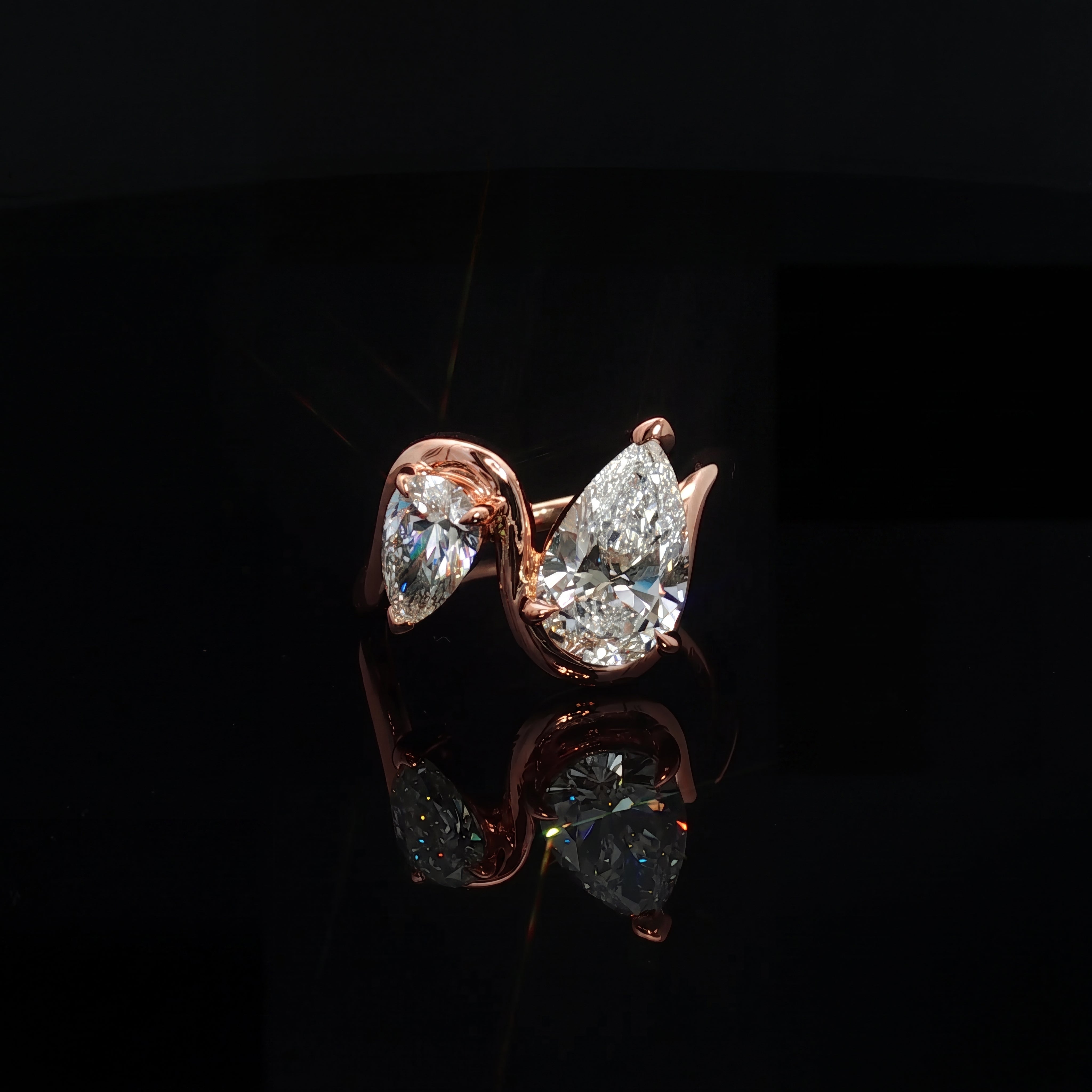 Beverly - Toi&Moi Ring with Two Pear-Shaped Diamonds
