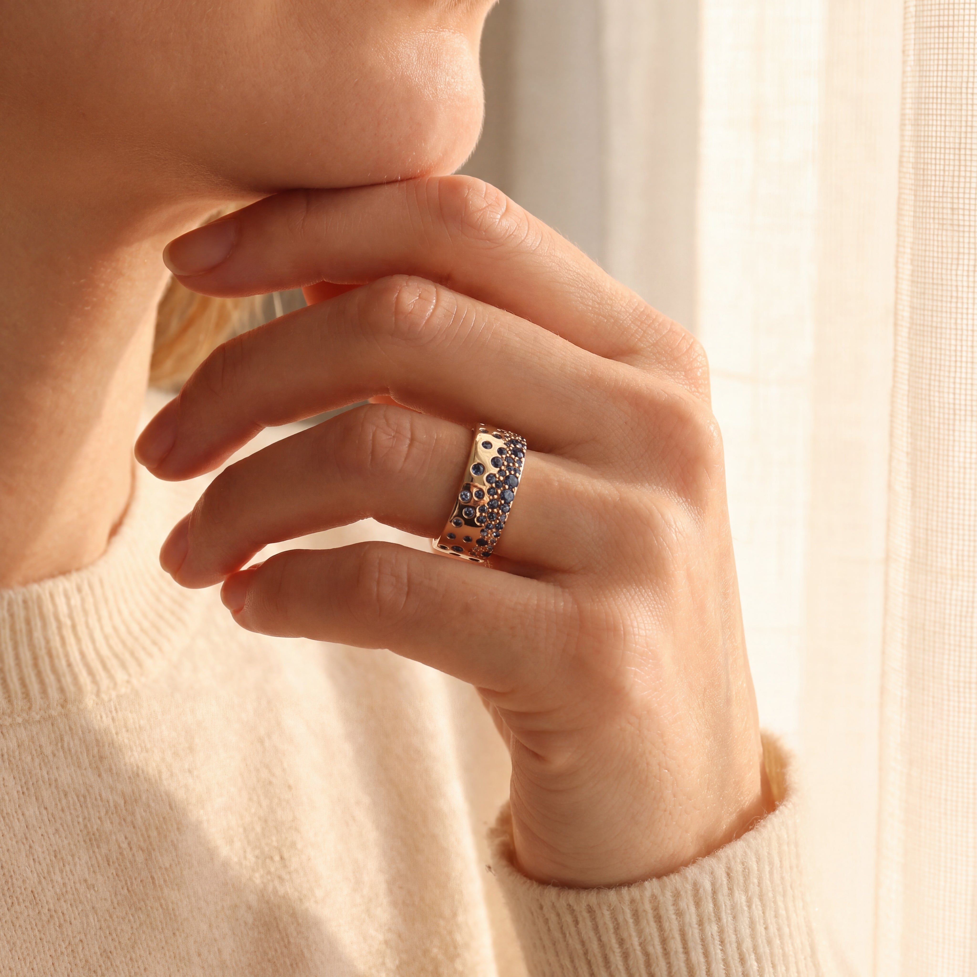 Thalassa - Scattered Royal Blue Sapphire Band Ring in Yellow Gold