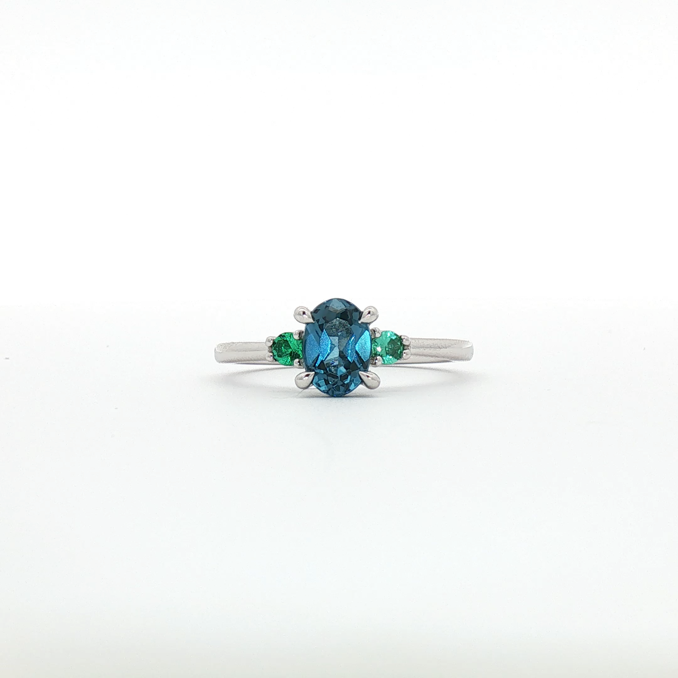 Maren - Oval Aquamarine Multistone Ring in White Gold