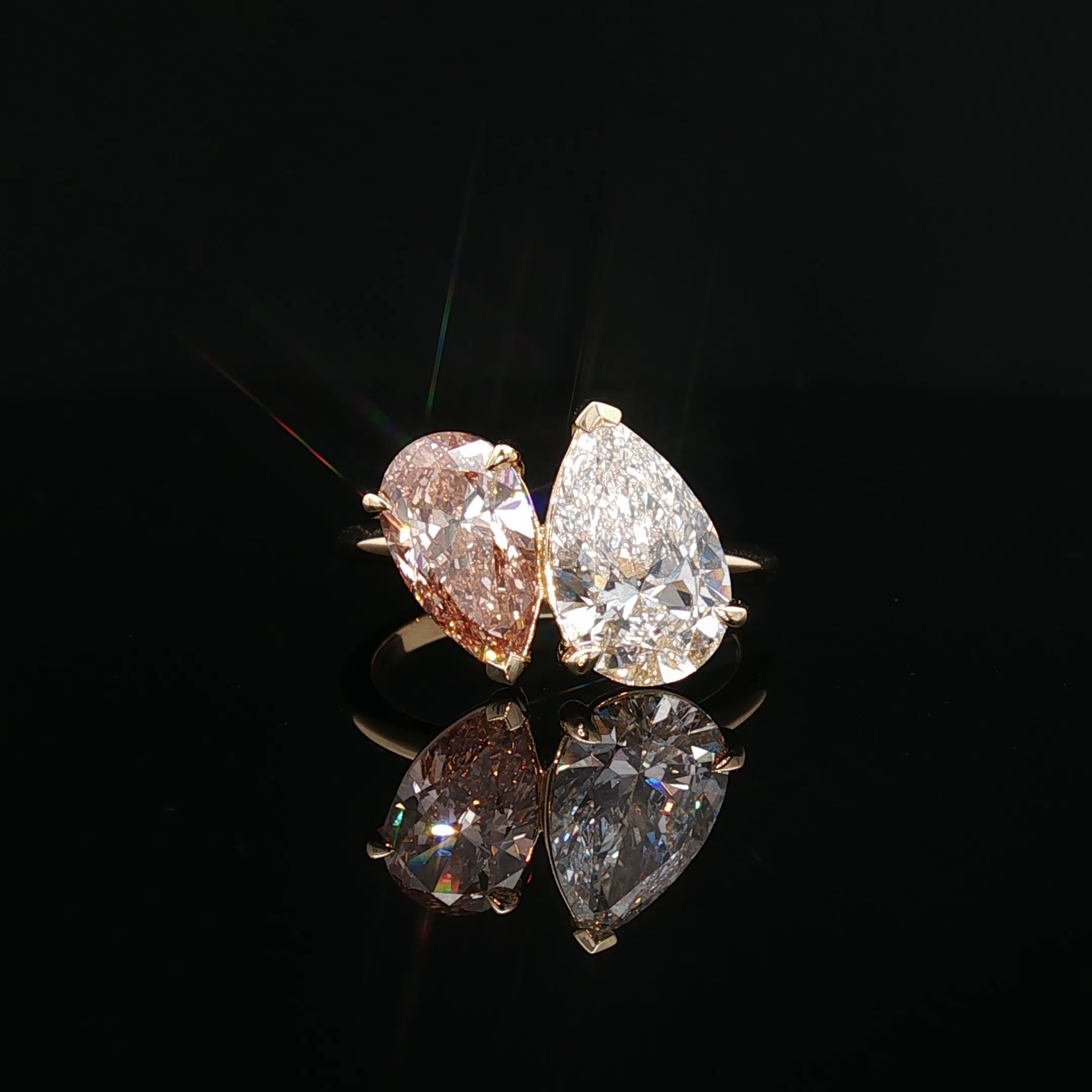 Aspen - Pear-Cut Fancy Pink Diamond Toi et Moi Yellow Gold Ring