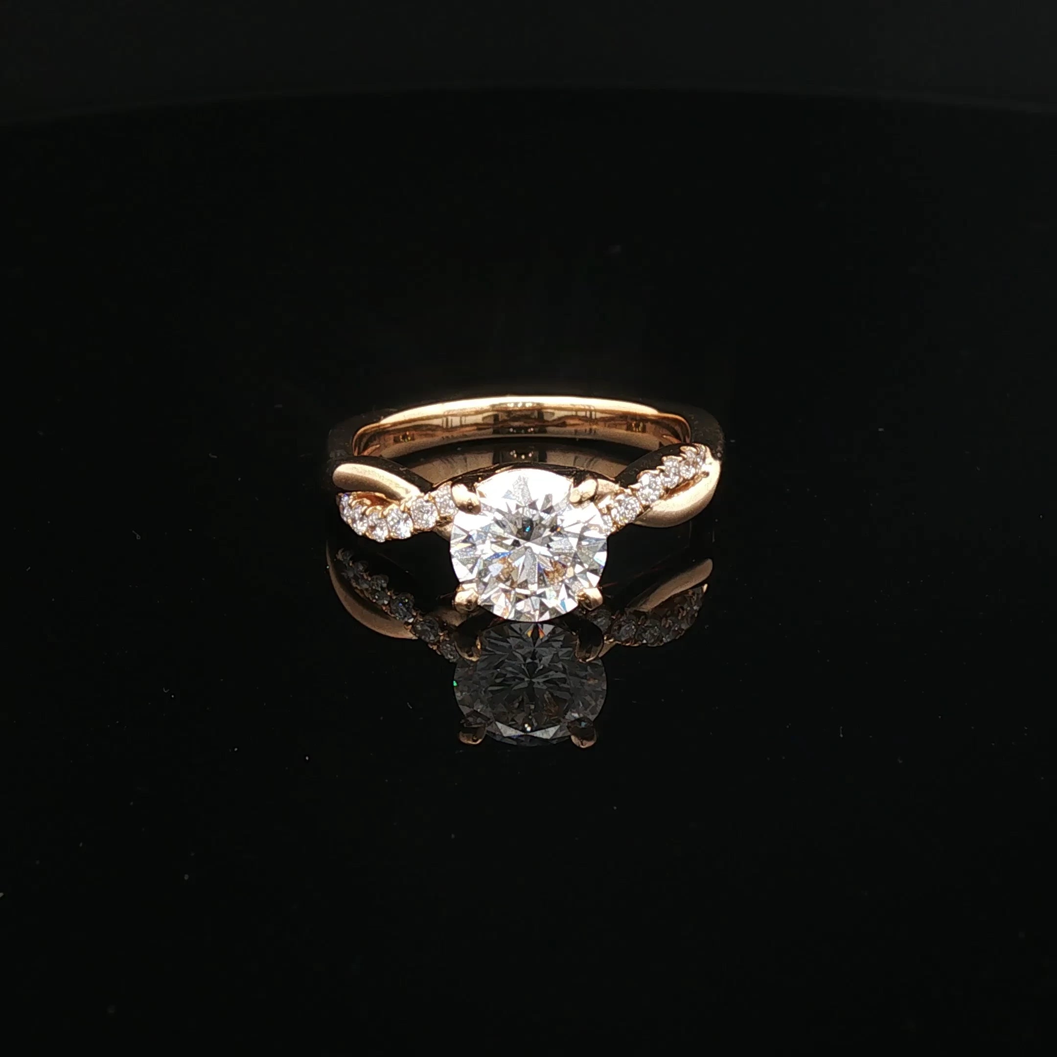 Paris - Round Diamond Engagement Ring with Twisted Band